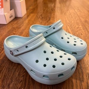 Barely worn Women’s blue platform crocs